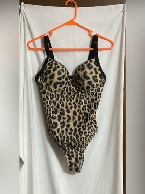Victoria’s Secret: Leopard Print Padded one piece swim suit  size XL preowned.